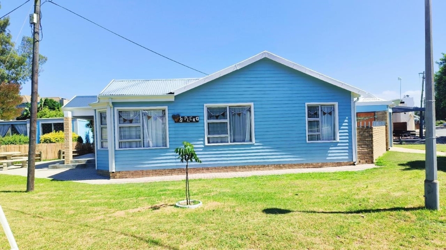 4 Bedroom Property for Sale in Hartenbos Central Western Cape